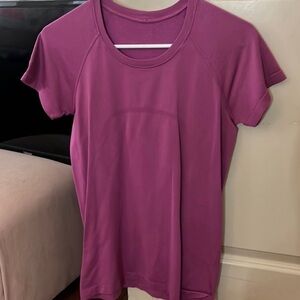lululemon athletica Magenta Short Sleeve Tee